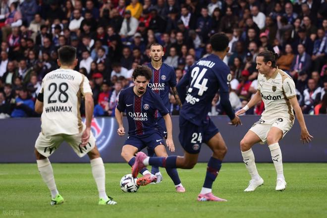 NBA常规赛关键时刻再迎强敌，巴黎圣日耳曼战术微调，主帅态度：底气十足，年轻球员得到机会的简单介绍-开云体育